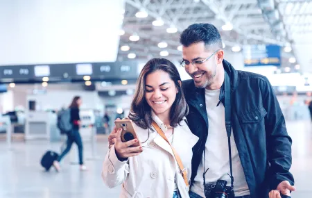 Travel_Couple using smartphone at the airport.png