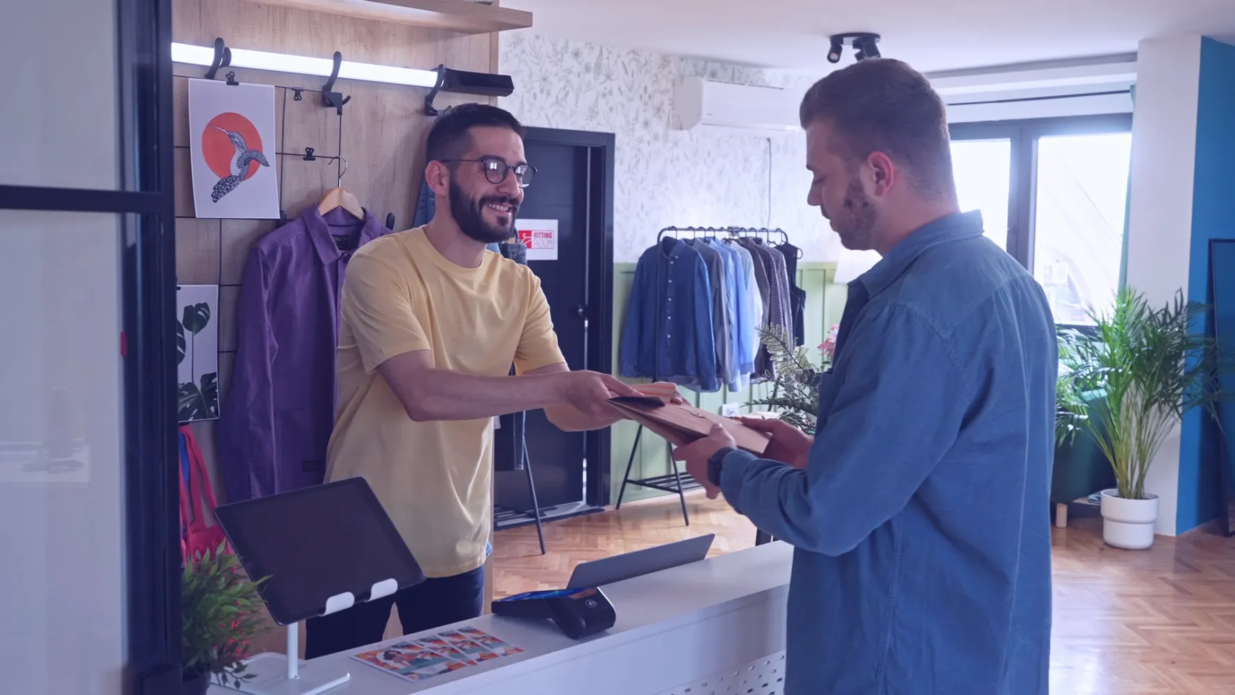 DX8000_clothing store_2_HD.png